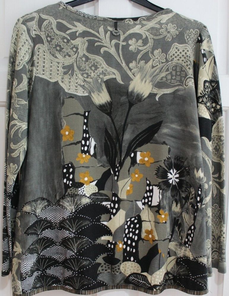 Save The Queen Top Size Large Long Sleeved - Picture 4 of 7